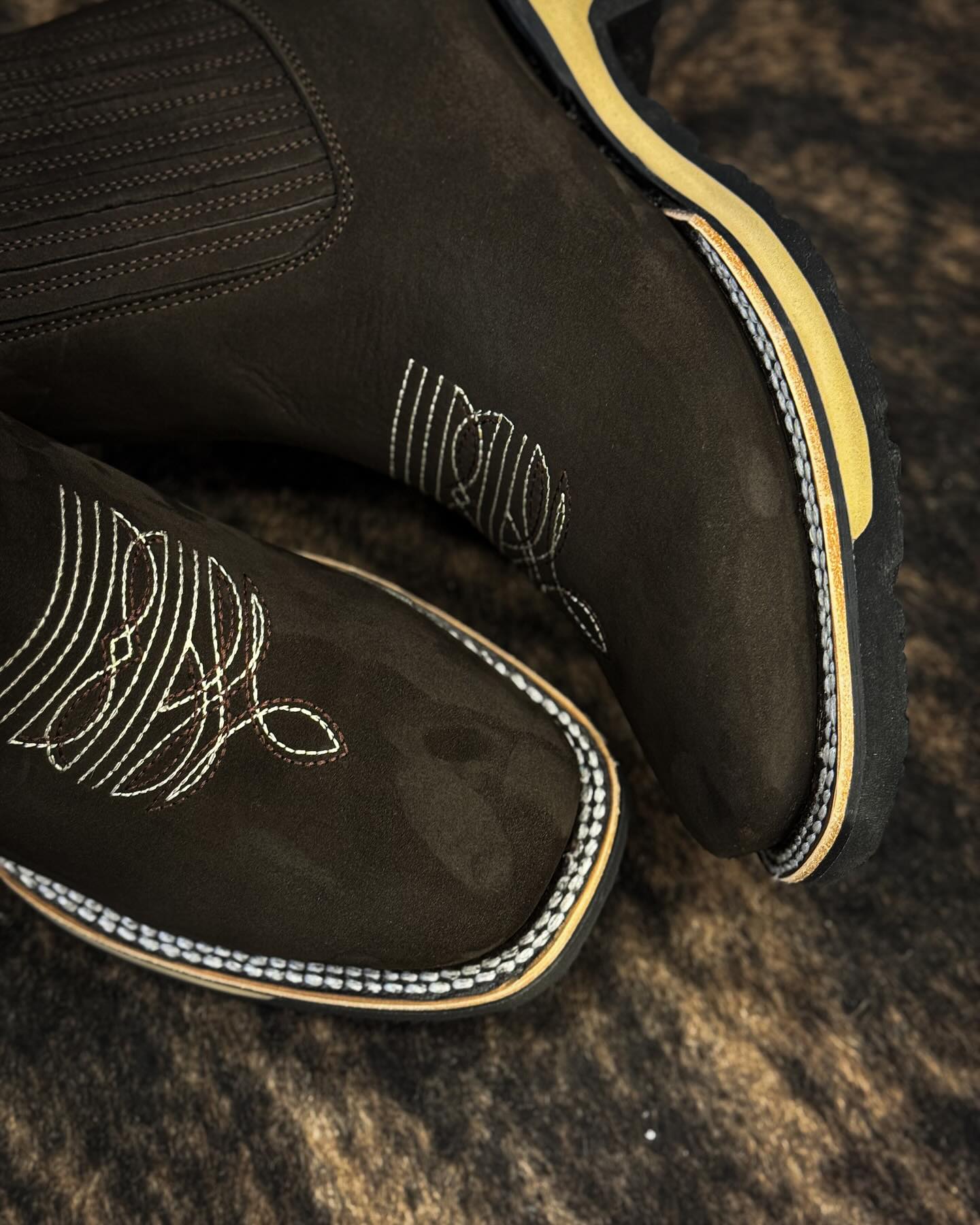 Suede Embroidered Ankle Boots(Buy 2 Free Shipping✔️)