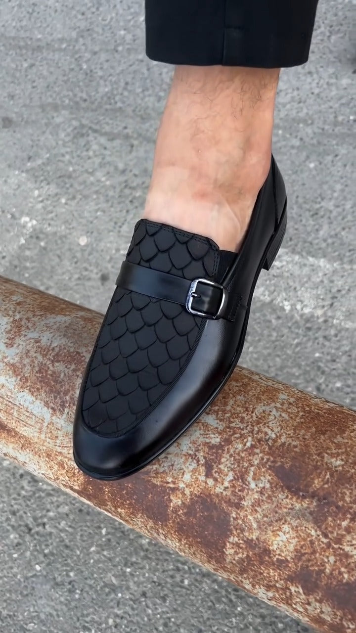 Casual Frosted Buckle Leather Shoes