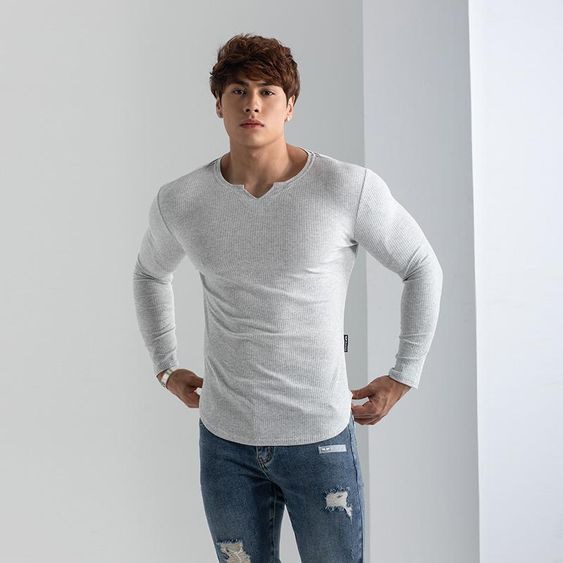 V-NECK LONG-SLEEVED SPORTS T-SHIRT