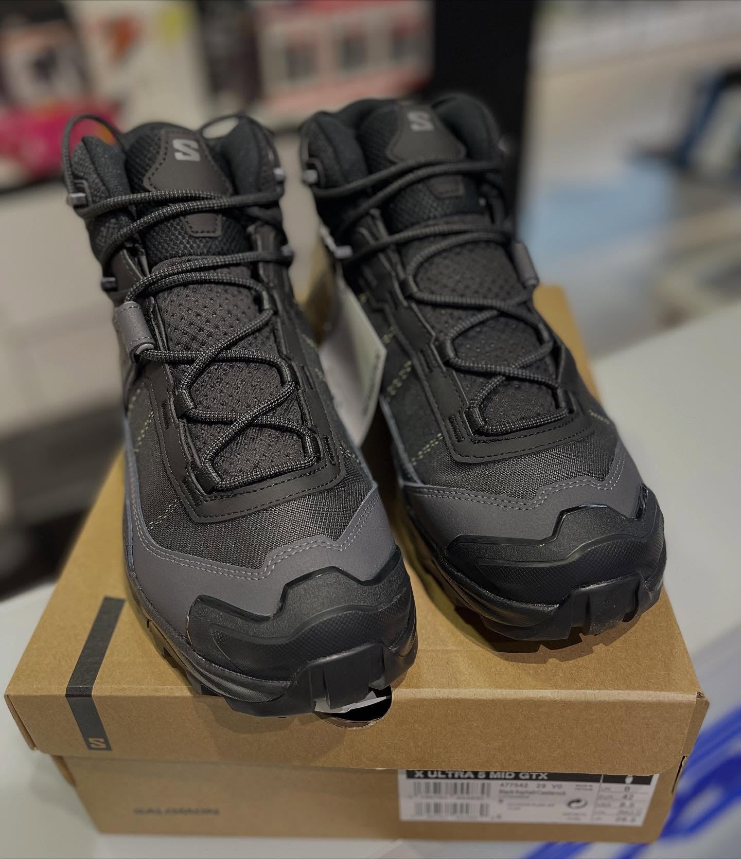 Medium-width Men's Hiking Shoes