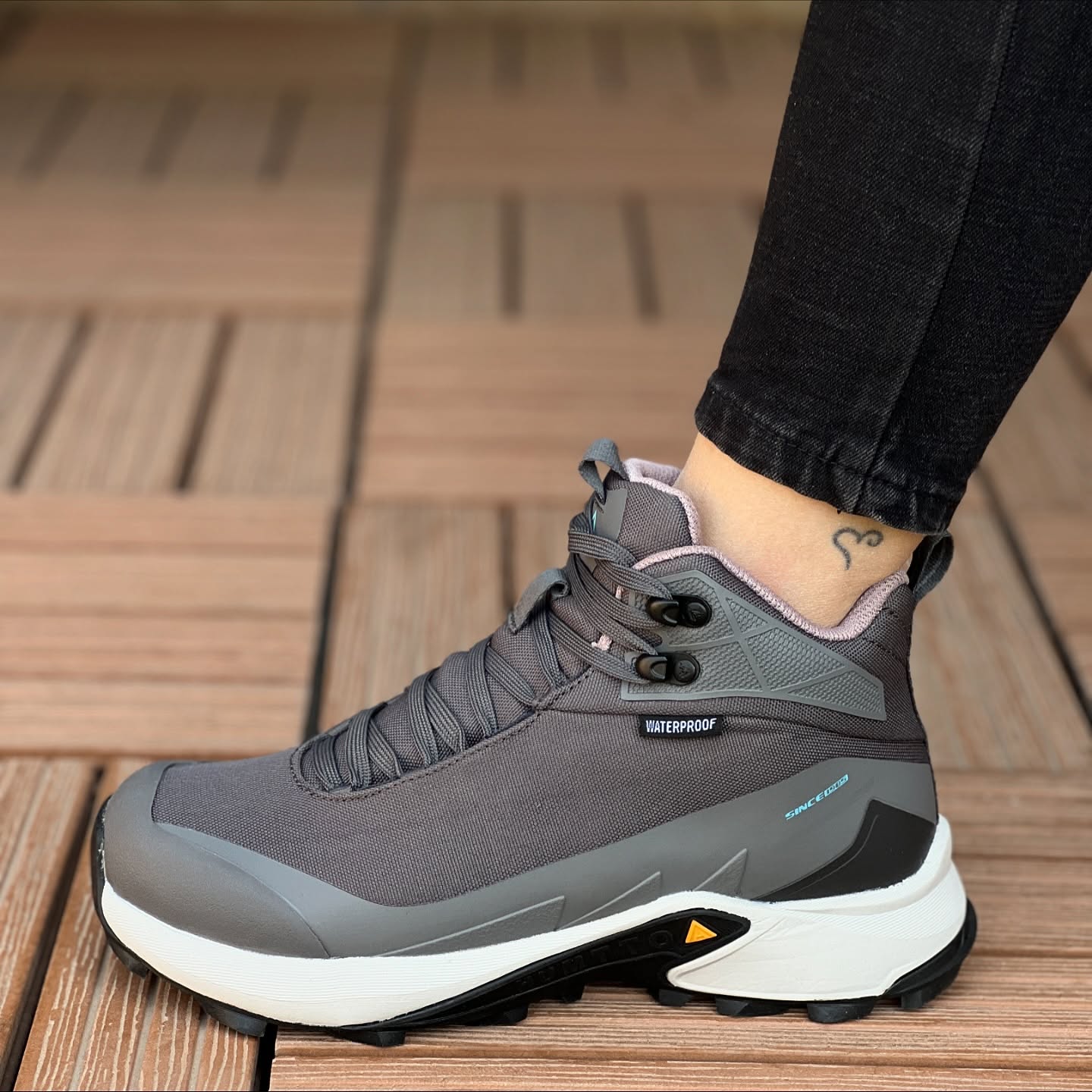 Anti-Slip Mountaineering EVENT Shoes