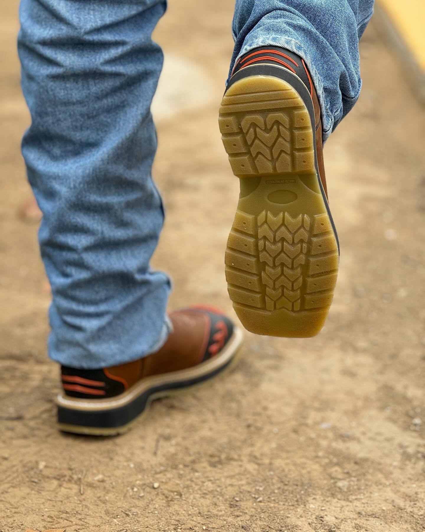 Men's Milwaukee Leather Round Toe Boots