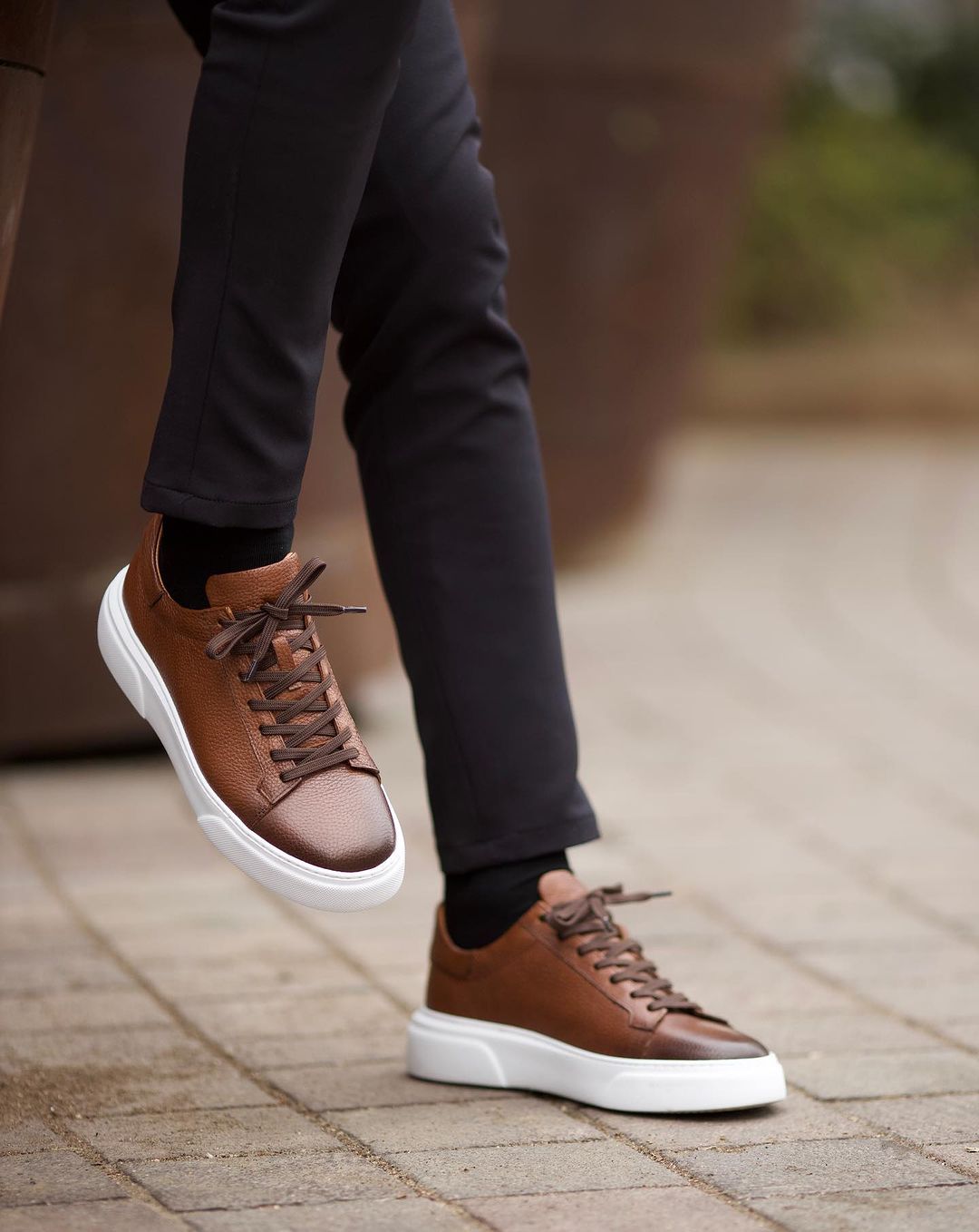Men's Comfortable Slip Resistant Lace-up Sneakers