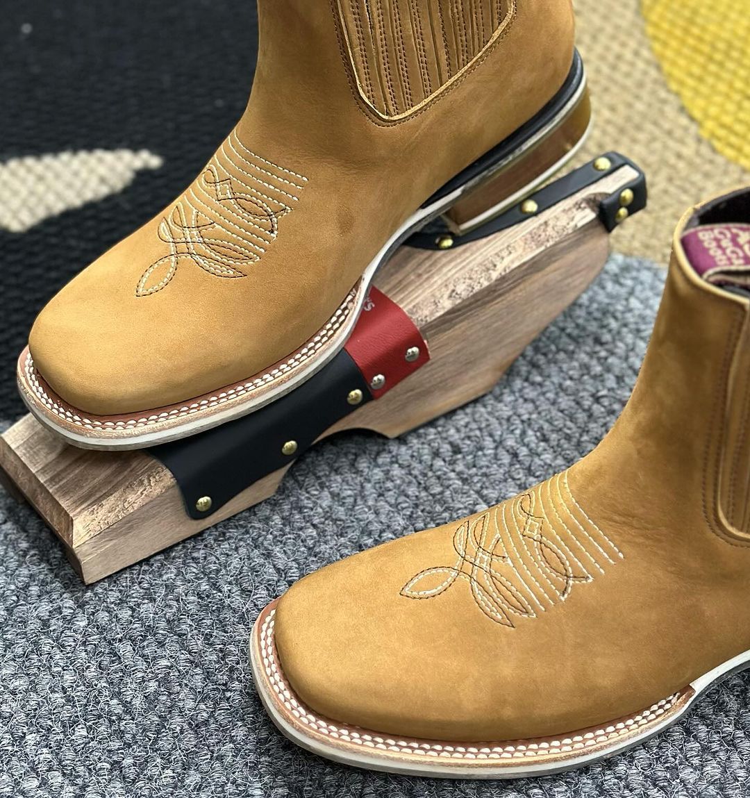 The Earl Lomo Boots
